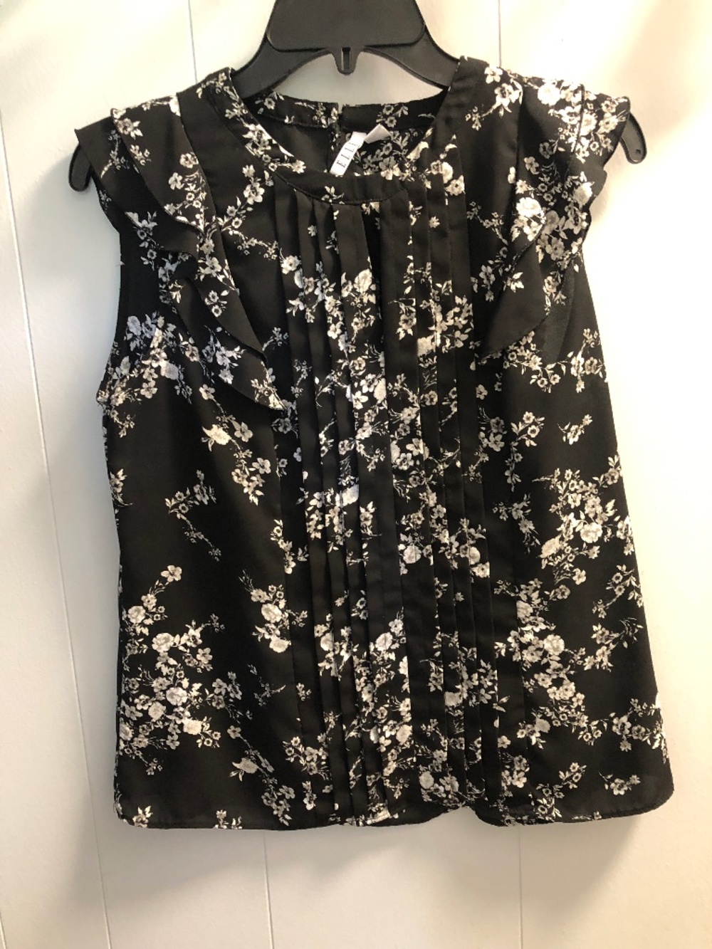 Women’s ELLE Black & Floral Blouse Size S Short Sleeve